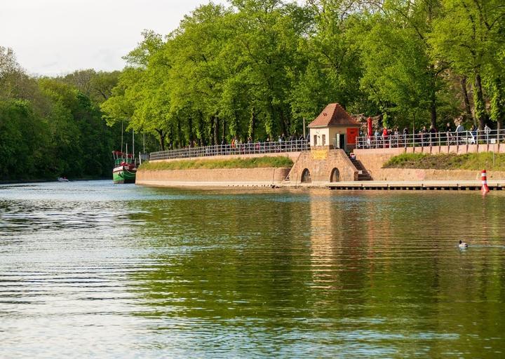 Elfengrund am Riveufer